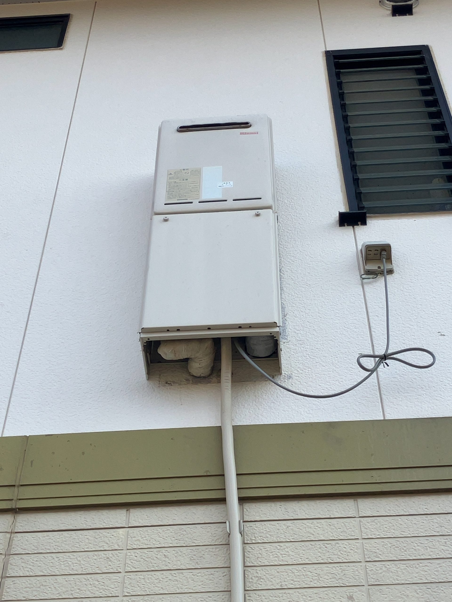 S様邸 給湯器施工前